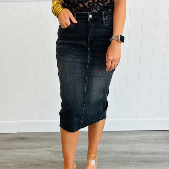 JUDY BLUE Dresses & Skirts - NWT JUDY BLUE Dazzle Denim Rhinestone Black Midi Skirt Size Small